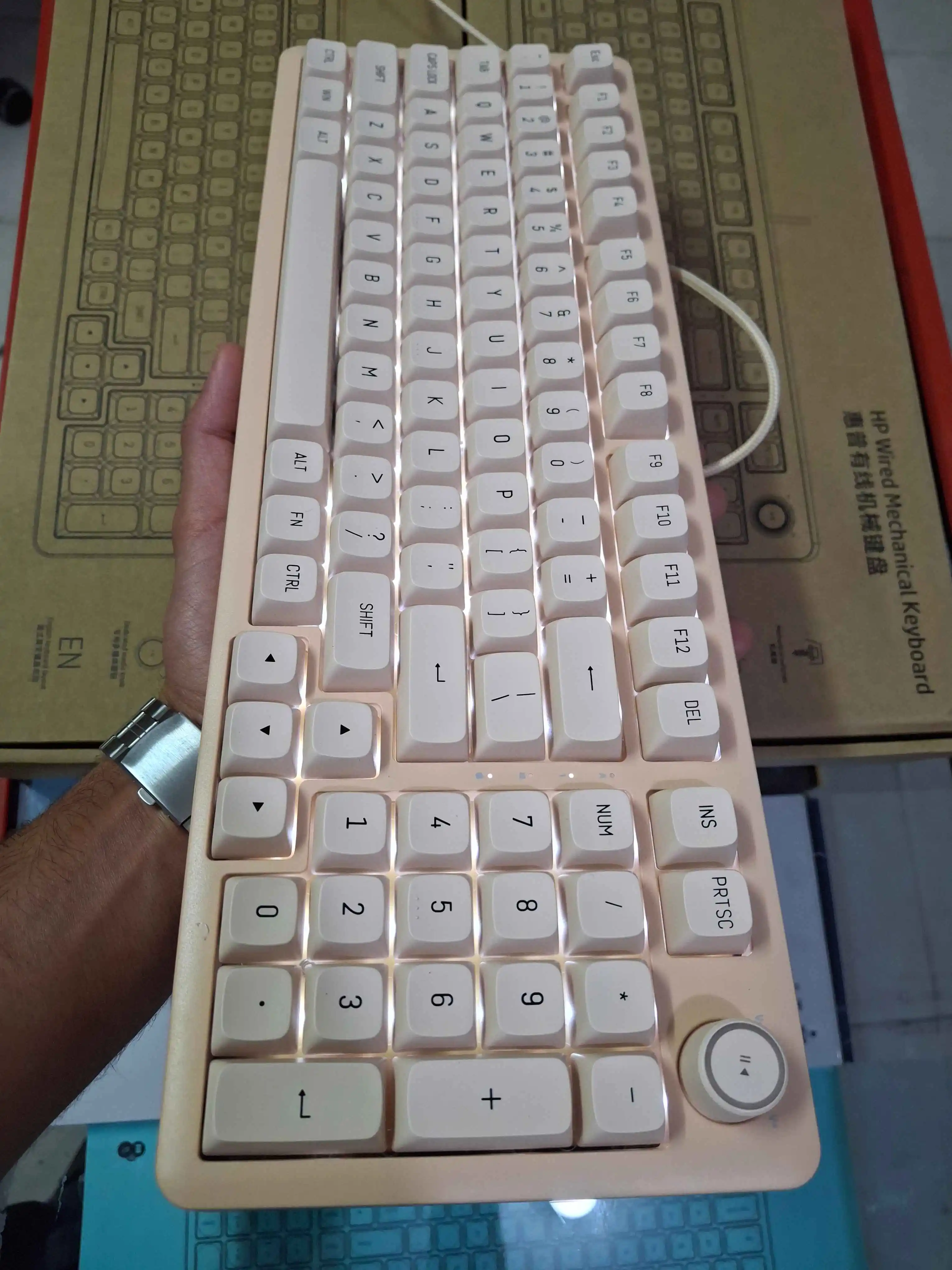 تصویر کیبورد مکانیکی سیمی HP با نور RGB و ولوم کنترل